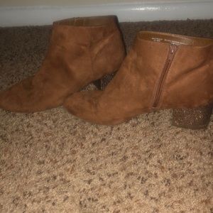 GOTTA LOVE THE BOOTIES !